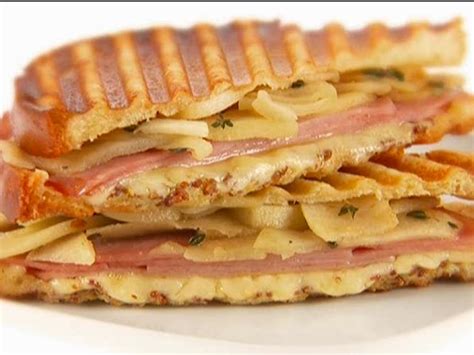 How does Ham and Cheddar Panini fit into your Daily Goals - calories, carbs, nutrition