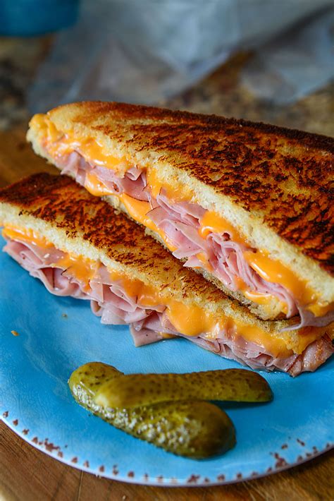 How does Ham and Cheese Jigsaw Sandwich fit into your Daily Goals - calories, carbs, nutrition