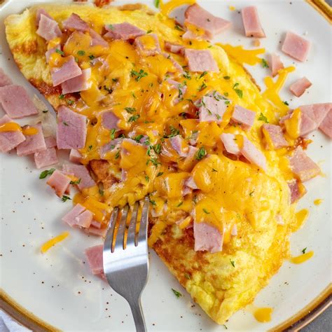 How does Ham and Cheese Omelet fit into your Daily Goals - calories, carbs, nutrition