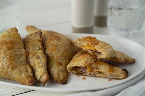 How does Ham and Cheese Turnover fit into your Daily Goals - calories, carbs, nutrition