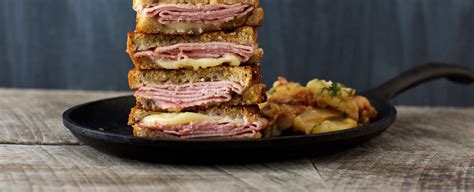 How does Ham and Swiss on Marble Rye fit into your Daily Goals - calories, carbs, nutrition