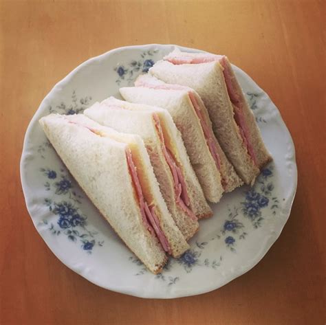 How does Ham it Up Sandiwch on White Bread fit into your Daily Goals - calories, carbs, nutrition