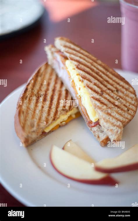 How does Ham-Apple Panino fit into your Daily Goals - calories, carbs, nutrition