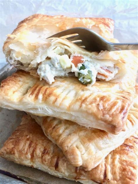 How does Hand Held Chicken Pie, frozen fit into your Daily Goals - calories, carbs, nutrition