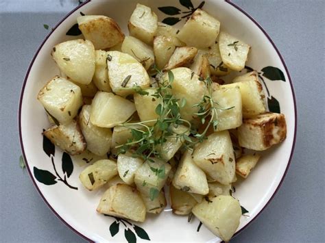 How does Herb Roasted Potato fit into your Daily Goals - calories, carbs, nutrition