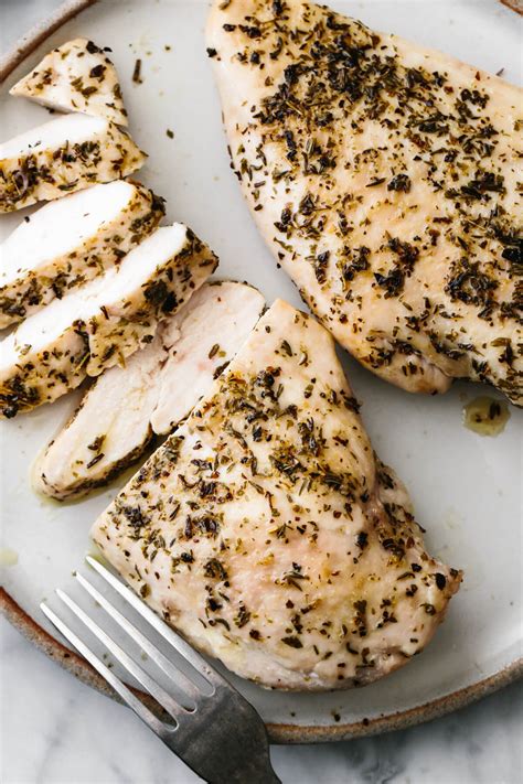 How does Herbed Chicken Breast on Bun fit into your Daily Goals - calories, carbs, nutrition