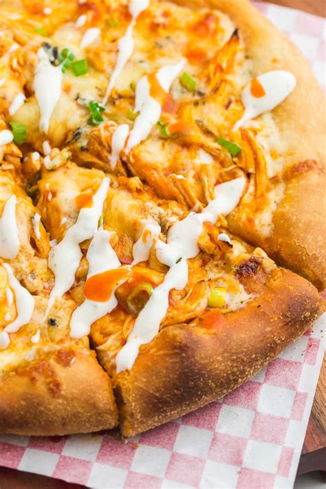 How does Honey Buffalo Chicken Pizza fit into your Daily Goals - calories, carbs, nutrition