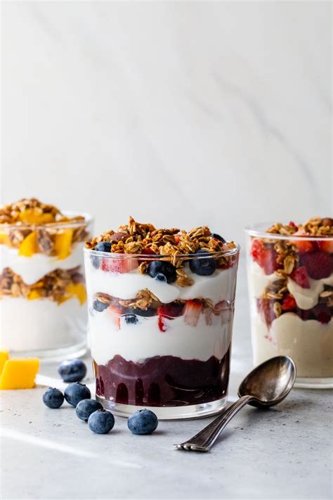 How does Honey Greek Yogurt Parfait with Strawberries 9oz fit into your Daily Goals - calories, carbs, nutrition