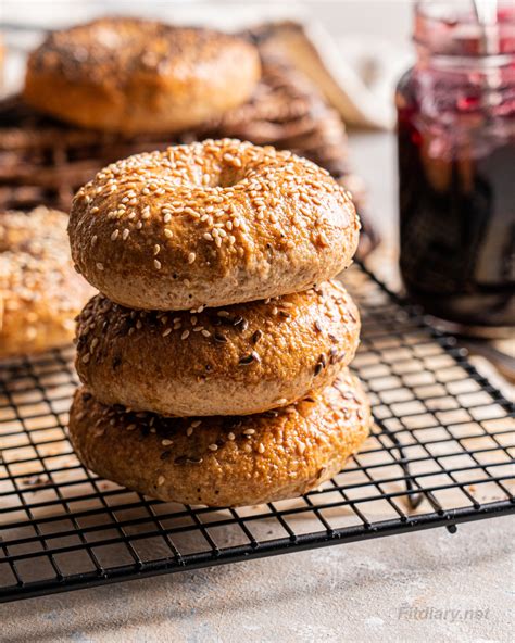 How does Honey Whole Wheat Bagel fit into your Daily Goals - calories, carbs, nutrition