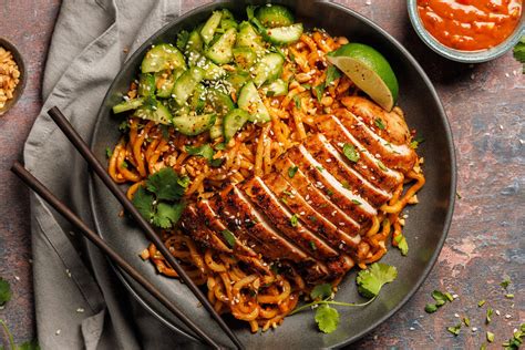 How does Hong Kong Chicken Salad w/Sesame Noodles fit into your Daily Goals - calories, carbs, nutrition