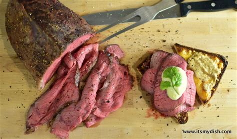 How does Hot Deli Roast Beef fit into your Daily Goals - calories, carbs, nutrition