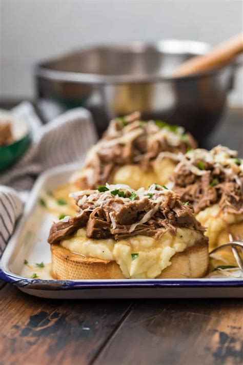 How does Hot Open-Faced Roast Beef Sandwich fit into your Daily Goals - calories, carbs, nutrition