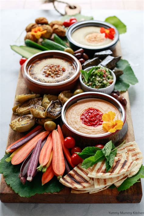 How does Hummus Mezze Box fit into your Daily Goals - calories, carbs, nutrition