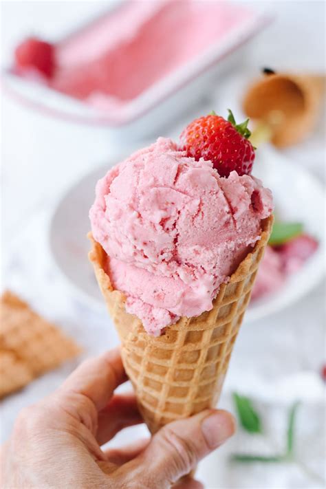 How does Ice Cream Strawberry #12 Scoop fit into your Daily Goals - calories, carbs, nutrition