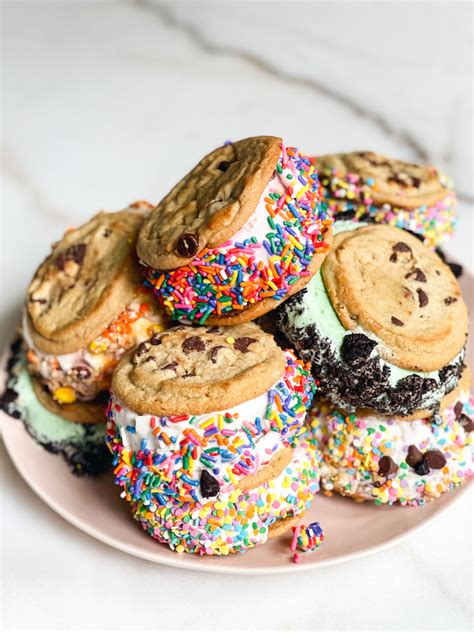 How does Ice cream cookie sandwich fit into your Daily Goals - calories, carbs, nutrition