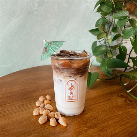 How does Iced Aloha Latte (16 oz) fit into your Daily Goals - calories, carbs, nutrition