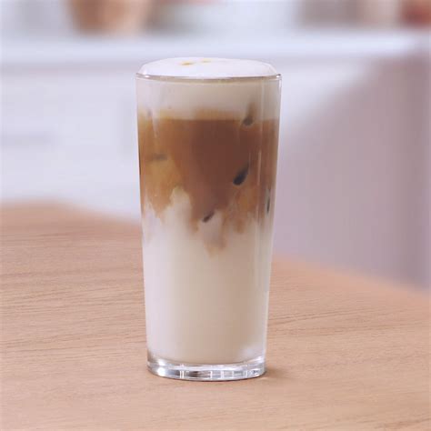 How does Iced Caramel Macchiato - Grande - Whole Milk fit into your Daily Goals - calories, carbs, nutrition