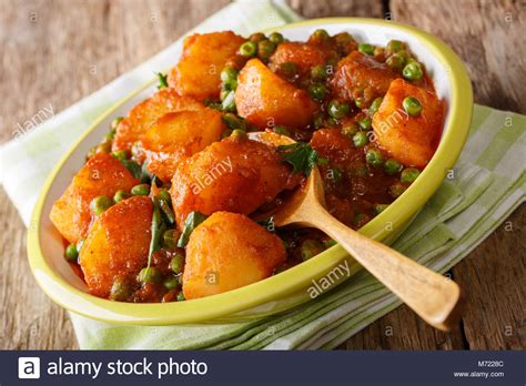 How does Indian Potatoes, Peas & Cauliflower fit into your Daily Goals - calories, carbs, nutrition