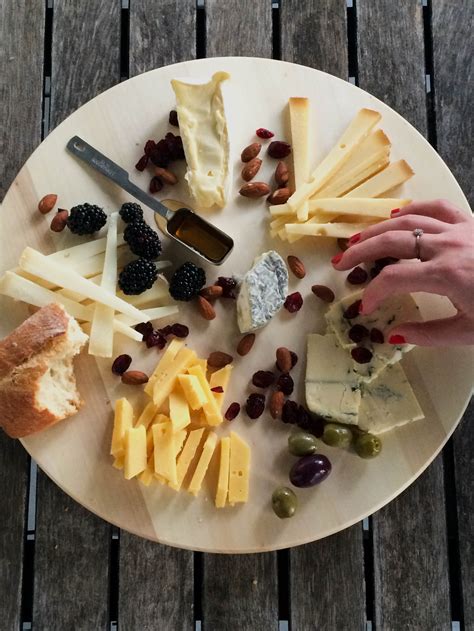 How does Individual Cheese Plate fit into your Daily Goals - calories, carbs, nutrition