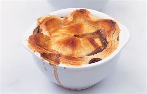 How does Individual Steak and Kidney Pie fit into your Daily Goals - calories, carbs, nutrition