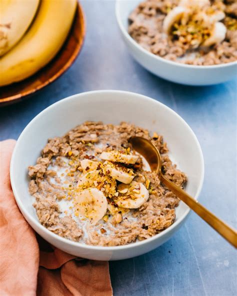 How does Instant Oatmeal (Banana and Honey) fit into your Daily Goals - calories, carbs, nutrition