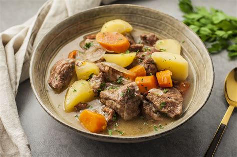 How does Irish Lamb Stew fit into your Daily Goals - calories, carbs, nutrition