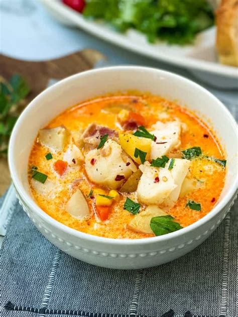 How does Island Fish Chowder fit into your Daily Goals - calories, carbs, nutrition
