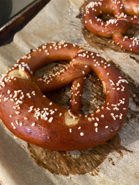 How does Italian Bistro Pretzels fit into your Daily Goals - calories, carbs, nutrition