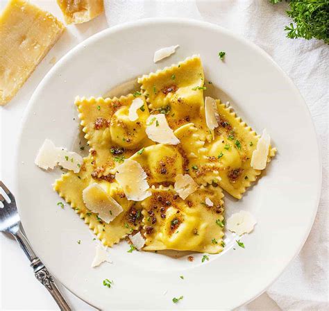 How does Italian Cheese Ravioli fit into your Daily Goals - calories, carbs, nutrition