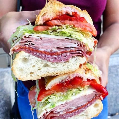 How does Italian Combo Sandwich fit into your Daily Goals - calories, carbs, nutrition