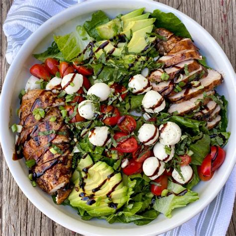 How does Italian Grilled Chicken Salad fit into your Daily Goals - calories, carbs, nutrition