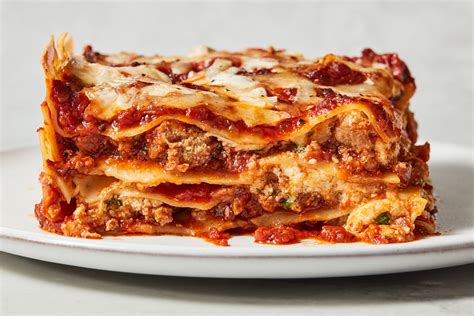 How does Italian Lasagna fit into your Daily Goals - calories, carbs, nutrition