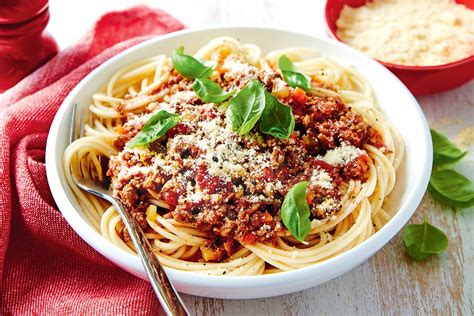 How does Italian Spaghetti Bolognaise fit into your Daily Goals - calories, carbs, nutrition