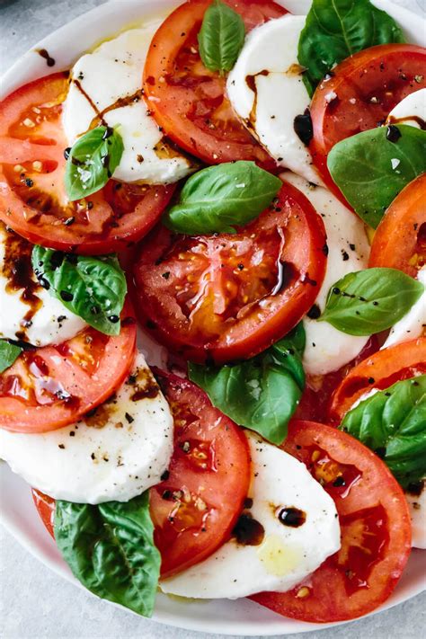 How does Italian Style Caprese Salad fit into your Daily Goals - calories, carbs, nutrition