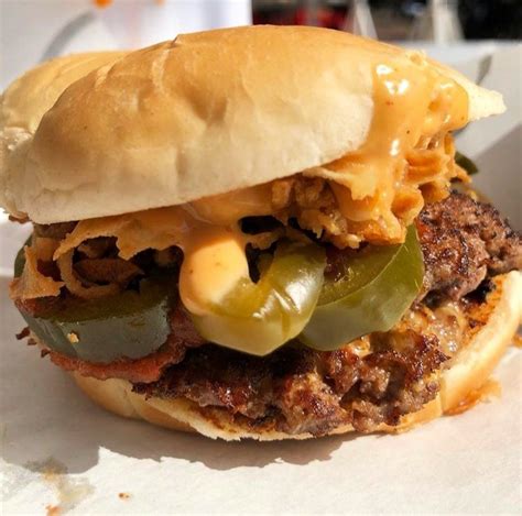 How does Jalapeno Crunch Steakburger fit into your Daily Goals - calories, carbs, nutrition