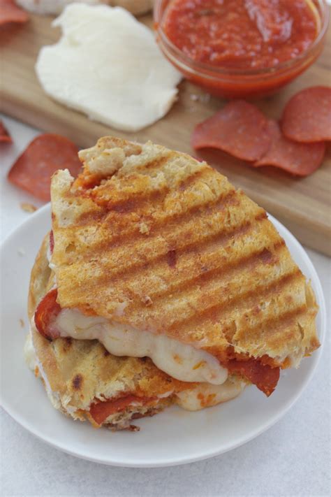 How does Jazzmans Panini Pepperoni Pizza fit into your Daily Goals - calories, carbs, nutrition