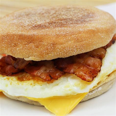 How does Jazzmans Sand Brkf English Muffin Bacon Egg & Cheese fit into your Daily Goals - calories, carbs, nutrition