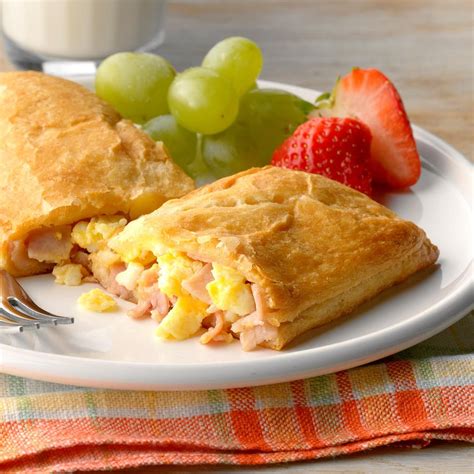 How does Jazzmans Sand Brkf Pocket Ham Egg & Cheddar Cheese fit into your Daily Goals - calories, carbs, nutrition