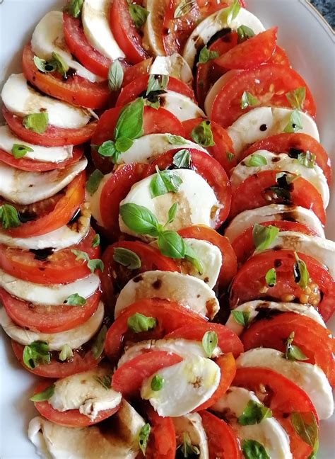 How does Jazzmans Sand Pocket Tomato Mozzarella Basil fit into your Daily Goals - calories, carbs, nutrition