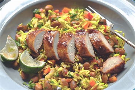 How does Jerk Quorn Rice & Peas (v) fit into your Daily Goals - calories, carbs, nutrition