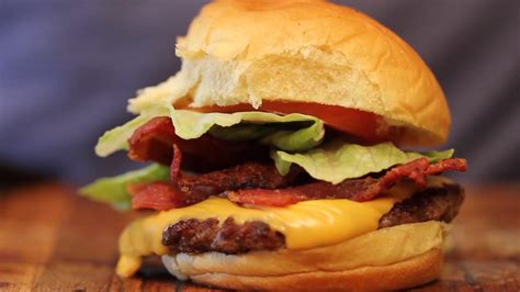 How does Jr Bacon Cheese Burger fit into your Daily Goals - calories, carbs, nutrition