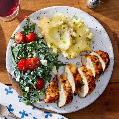 How does Kale, Grilled Chicken, Blue Cheese Salad fit into your Daily Goals - calories, carbs, nutrition