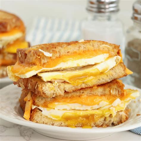 How does Kids Egg Cheese Sandwich fit into your Daily Goals - calories, carbs, nutrition