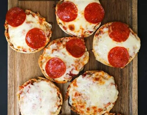 How does Kids WW English Muffin Pizza Rounds fit into your Daily Goals - calories, carbs, nutrition