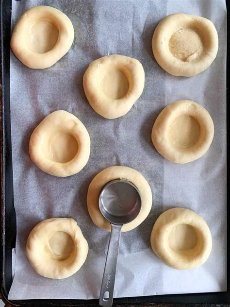 How does Kolaches fit into your Daily Goals - calories, carbs, nutrition