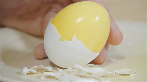 How does Large Egg Scrambled in the shell fit into your Daily Goals - calories, carbs, nutrition