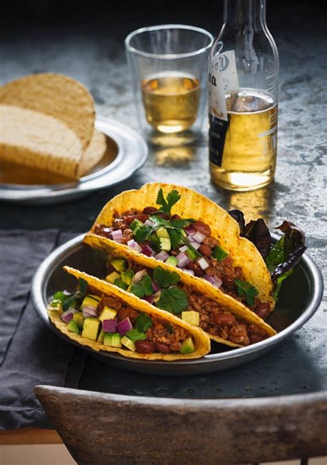 How does Large Mexican Chilli Taco fit into your Daily Goals - calories, carbs, nutrition