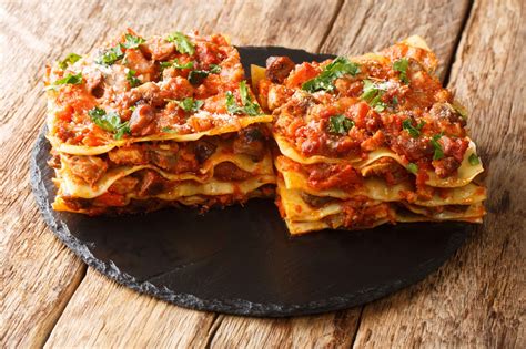 How does Lasagna Al Forno FP SLC=3x6 fit into your Daily Goals - calories, carbs, nutrition