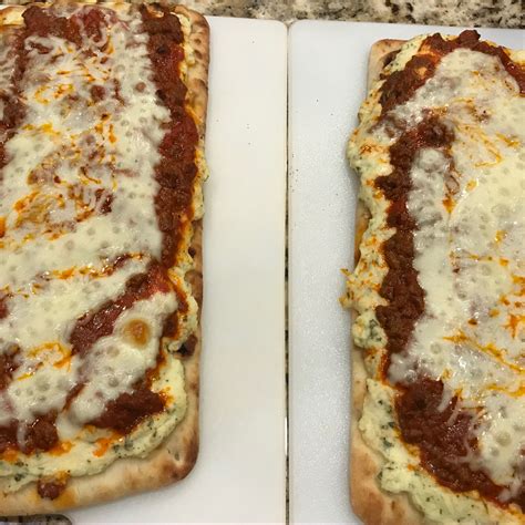 How does Lasagna Flat Bread Pizza fit into your Daily Goals - calories, carbs, nutrition