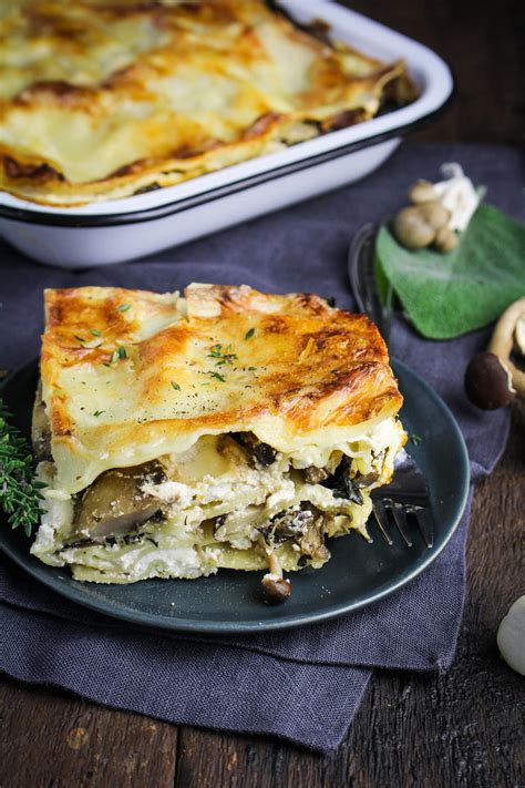 How does Lasagna Wild Mushroom HP SLC=3x3 fit into your Daily Goals - calories, carbs, nutrition